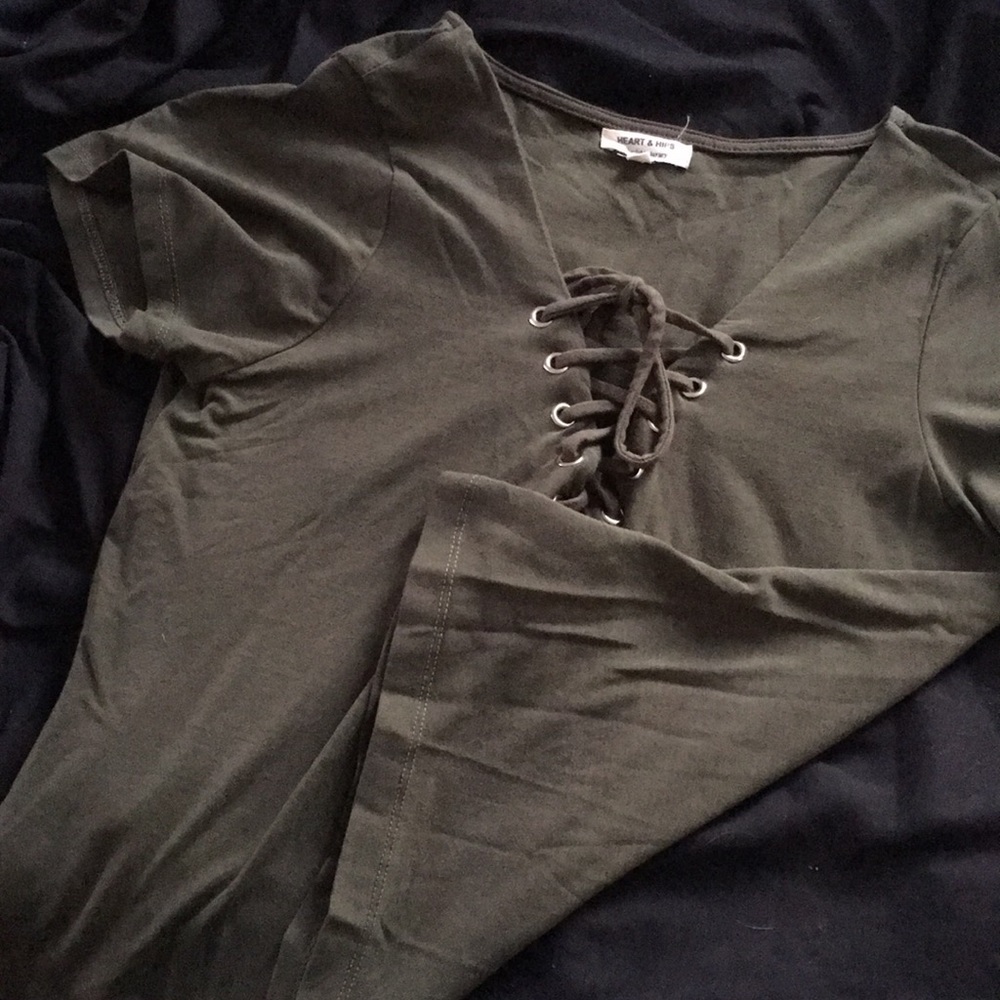 Gorgeous Olive Green Tie-Up Tee 🍃🖤 BNWOT
